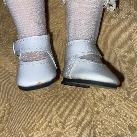 NWT Soft Expressions doll moves her head as “Some Enchanted Evening” plays. - Picture 7 of 13